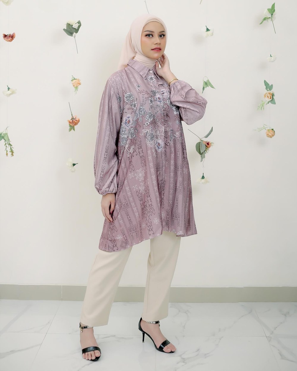 Laras Embroidered Tunic foto 3